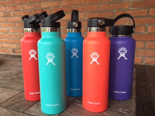 5 different color water bottles